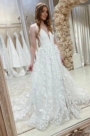 Vestido de novia sin espalda con flores 3D y escote en V sin mangas